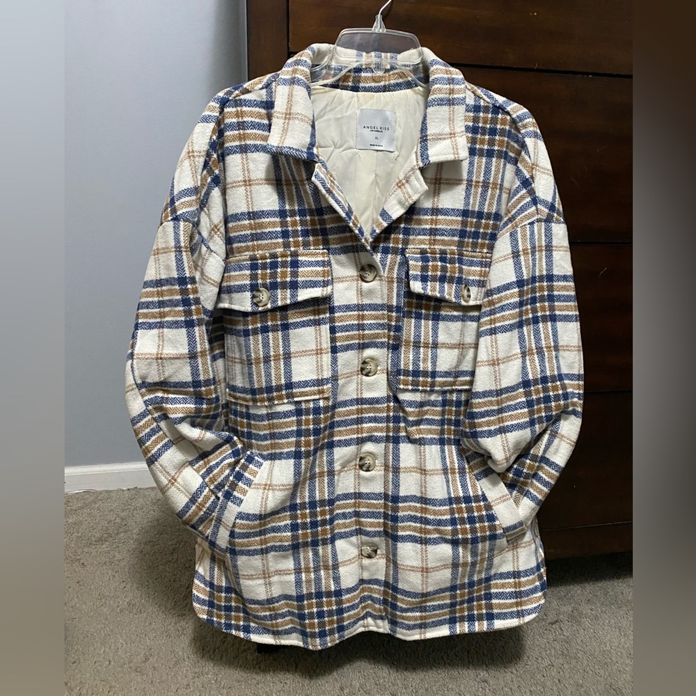 White checkered women’s shacket